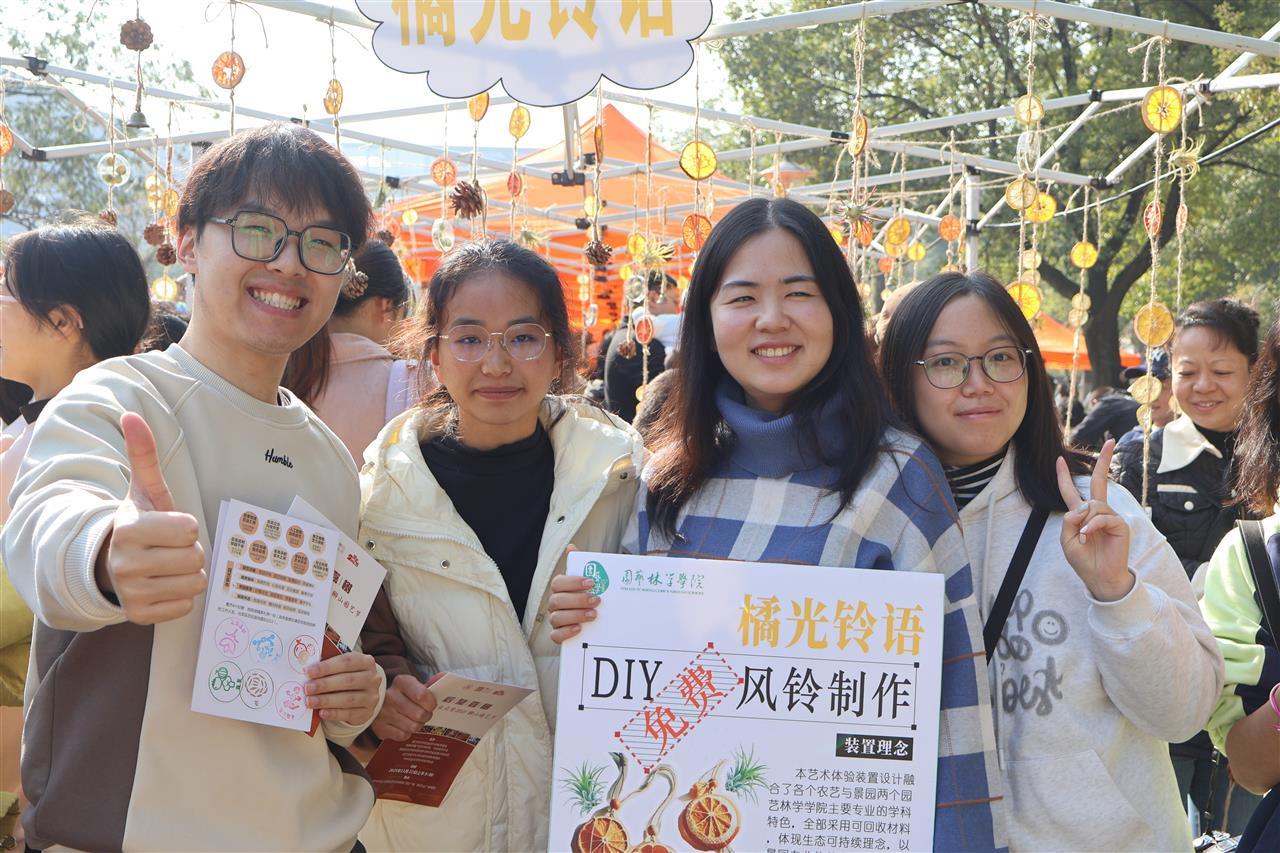 23 同学合影（通讯员 陈琳溪 摄）.jpg